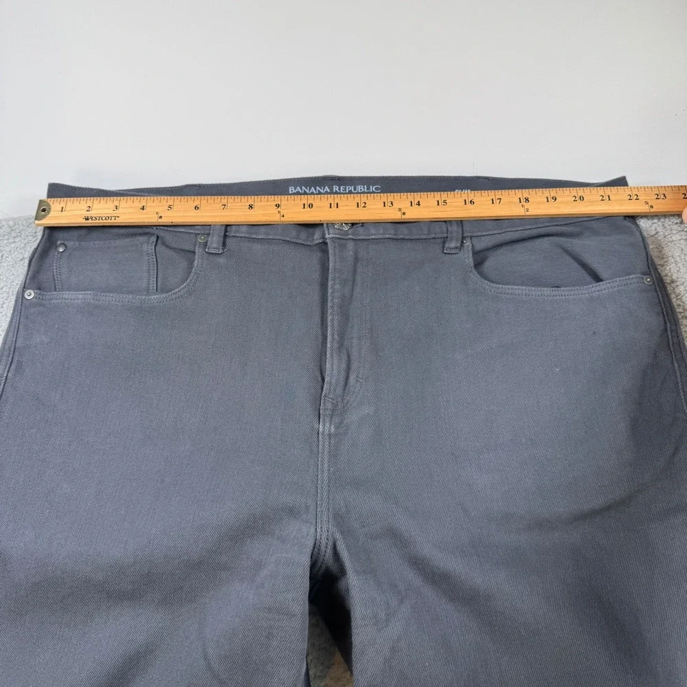 Banana Republic The Traveler Slim Fit Chinos Mens Size 42x35 Gray Stretch Cotton
